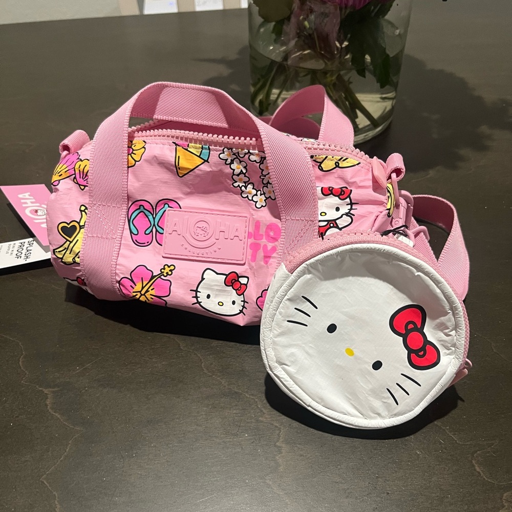 Hello Kitty Aloha Collection barrel bag and coin purse set